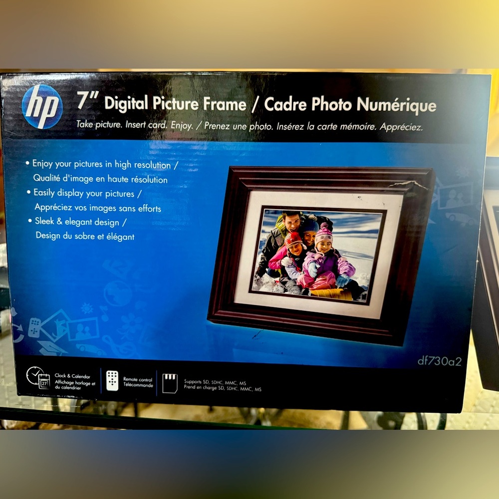 HP 7" Elegant & Sleek Digital Picture Frame
